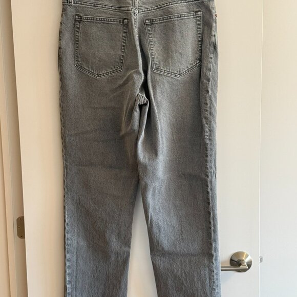 BNWT Abercrombie Ultra High Rise 90s Straight Jeans - Grey - Picture 2 of 5